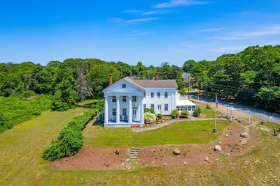 Image de Grand home with historic charm, game room & spacious outdoor living spaces