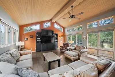 Image de Titl08 - Fantastic Sunriver Home, Hot Tub