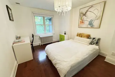 Image de A bright and tidy double-bed room in midtown