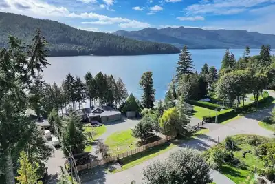 Image de Cowichan Lake Manor S