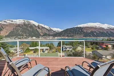 Image de 180° Views | 3br w/ Deck, Mountains & Cruise Ships