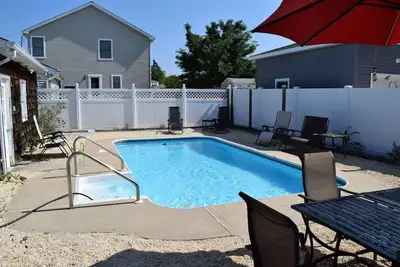 4-bedroom bungalow with pool