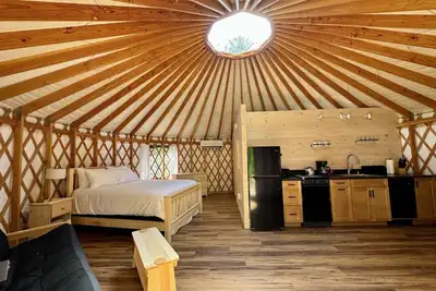 Image de New luxurious yurt located in Bar Harbor, Maine with access to Northeast Creek