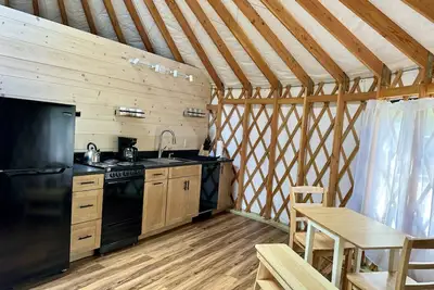 Image de New luxurious 24’ yurt located in Bar Harbor, Maine with access to Northeast Creek