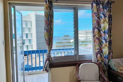 Image de A super secure home from home for the discerning traveller to relax in.