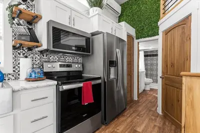 Image de Lazy Cow 2-bedroom Tiny home in Spicewood with WiFi, Ac