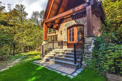 Image de Mountain Lodge Retreat, Near New Paltz &Hikes. \nNature and modern convenience.