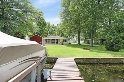 Image de Cottage on Croton with a hot tub!