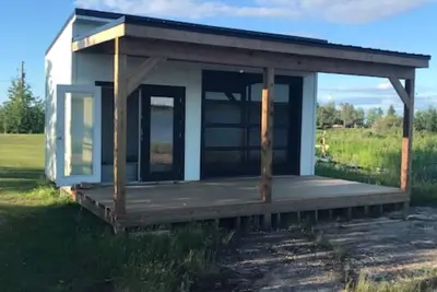 Image de Tiny lakefront cabin at Loon Straits on Lake Winnipeg. Perfect for couples!