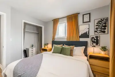 Unique 2-bedroom apt in calm Riverside enroute between airport and Kansas City