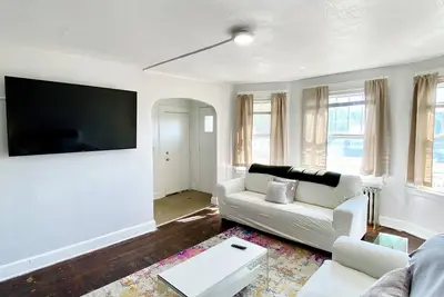 Image de Your Fully Equipped Travel Space. Parking. Spacious. Close to Highways.