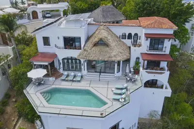 Image de New Listing ocean view villa gated community fully staffed