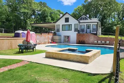 Image de Exclusive & Privacy 10-Bedroom Estate Compound with Pool and Hot Tub