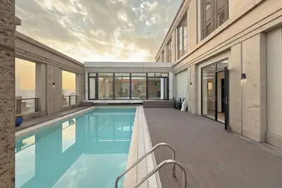 Image de Luxurious 4-Bedroom Penthouse with Pool in Xintiandi, Shanghai