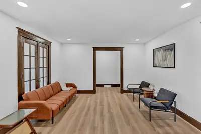 Image de 2700ft2, 6 bdrm, 2 kitchens, mins to Falls, Ac, WiFi, sleep 16