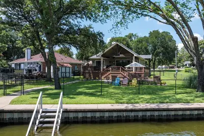 Image de Lakefront Stay w/ Fire Pit, Grill & Private Dock