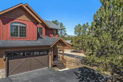 Image de Hillside Hideaway- Family friendly centrally located with Ac, Hot Tub, Game Room