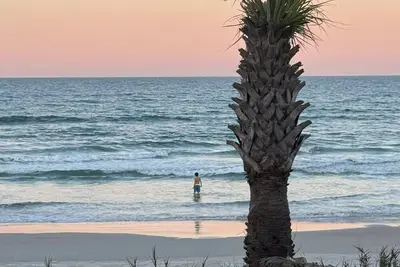 Image de \"Beverly's Place\" Beachfront Apt Daytona Beach - just steps away from the ocean!