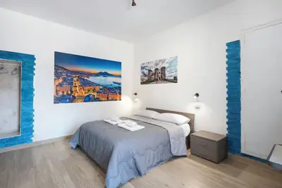 Image de Chambre 'Napoli Con Vista Vesuvio' avec vue sur les montagnes, Wi-Fi et climatisation