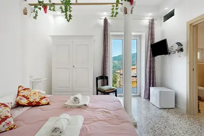Image de Chambre 'Pompei Con Vista Vesuvio' avec vue sur la montagne, Wi-Fi et climatisation