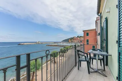Image de Appartement \"Loft Levante\" avec terrasse privée, Wi-Fi et climatisation