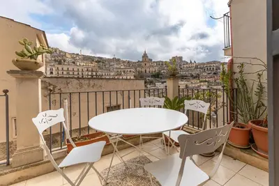 Appartement 'Dimora Del Fico' avec terrasse privée et climatisation