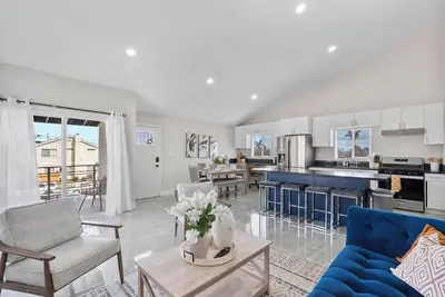 Image de Charming Newly Remodeled 2-bedroom with Balcony in fantastic Huntington Beach