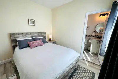 Image de Charming Master Bedroom in Huntington Beach