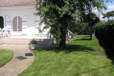 Image de charmante maison avec jardin proche plage