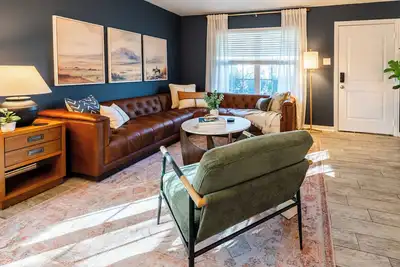Image de Rustic Ranch Retreat - King Bed, Patio & Free Parking