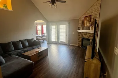 Image de Spacious 5-bedroom house with hot tub, firepit, movie room in quiet Battlefield