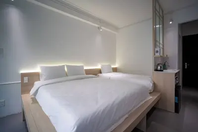 Image de Cozy studio for 3 people in City Center with Fast WiFi and Eatery