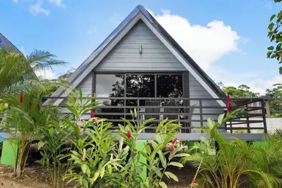 Image de Accessible jungle bungalow w/ kitchen – Ideal for couples & solo travelers