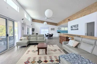 Image de Milton's Place at American River