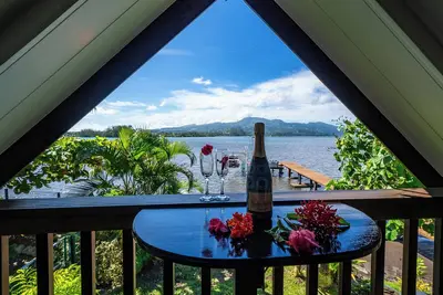Image de Toahere Beach House - Beachfront - Pool - Pontoon
