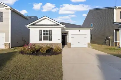 Image de Near I-20, located within walking distance of Starbucks, Arby's, and many others