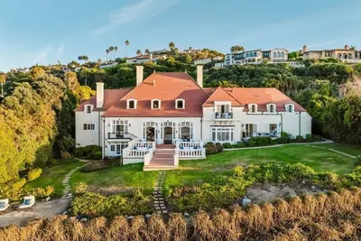 Image de Spectacular Oceanfront French Chateau in Los Angeles