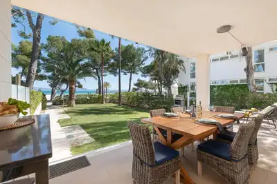 Image de Villa exclusive de première ligne à Alcudia avec jacuzzi