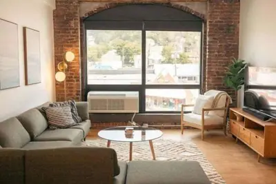 Image de Modern Apt w/ Gym, Elevator, Coffee Shop | 322