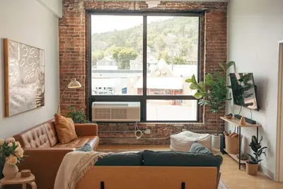 Image de Modern Apt w/ Gym, Elevator, Coffee Shop | 222