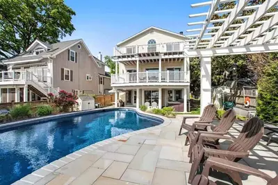 Image de Oasis by the Bay - Waterfront Heated Pool Hot Tub!