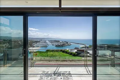 Image de Oceanview luxe condo, deck & sauna - Harbor Haus