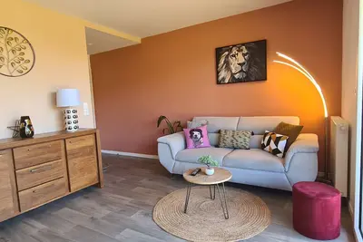 Image de À 2 mn à pied de la plage des sable blanc, appartement rez-de-jardin et terrasse