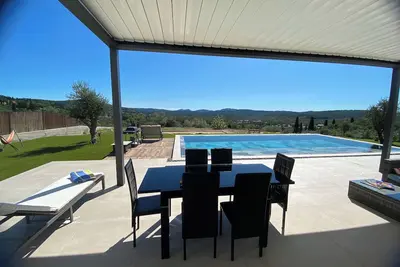 Image de Villa entière avec piscine privée