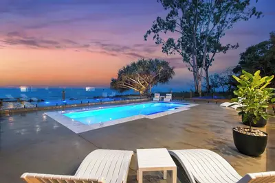 Image de Enjoy exclusive use of this stunning oceanfront property accommodating up to 16.