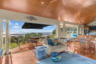 Image de Moir Point Magic - Three bedroom cottage in secluded setting amongst the bush with stunning 180 degree estuary and ocean views.