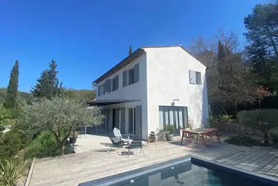Image de Villa récente au calme, avec piscine 8x4, à 5 mns du lac et de tous commerces.