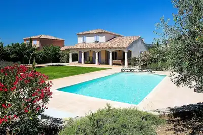 Image de Villa indépendante, 2 salles de bain, piscine privée 6 personnes