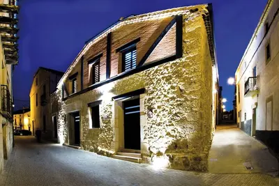 Image de Modern style country house with five star qualities