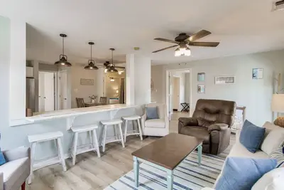 Image de Pensacola Charm_Sleeps 10_King Beds_Mins to Beach